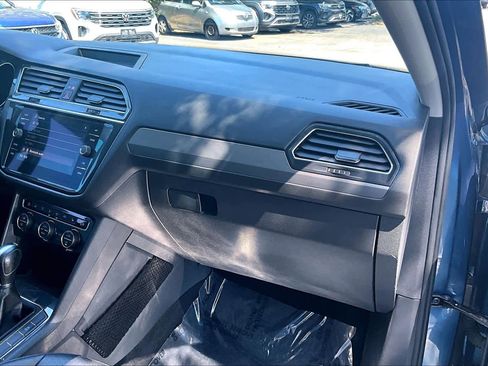Used 2019 Volkswagen Tiguan SE w/ Panoramic Sunroof Package image 17