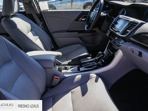 Used 2017 Honda Accord Touring image 12