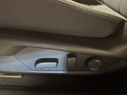 Used 2025 Subaru Crosstrek 2.0i Premium image 24