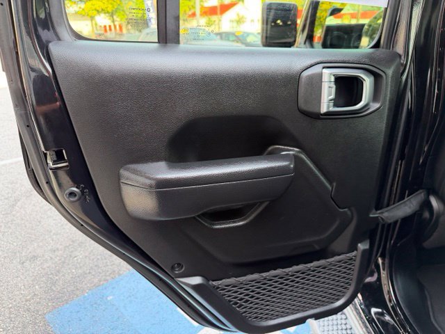Used 2023 Jeep Wrangler Unlimited Rubicon 4xe w/ Cold Weather Group AWD/4WD image 18