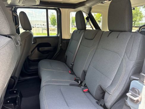 Used 2025 Jeep Wrangler Unlimited Sport AWD/4WD image 32
