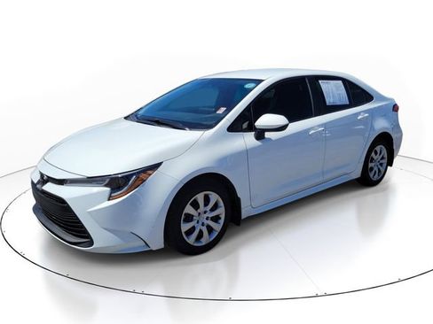 Used 2024 Toyota Corolla LE image 4