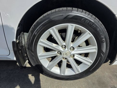 Used 2014 Toyota Camry XLE image 32