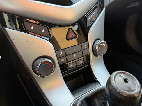 Used 2012 Chevrolet Cruze LS image 27