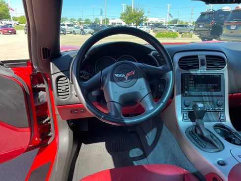 Used 2005 Chevrolet Corvette Coupe w/ Preferred Equipment Group RWD image 23