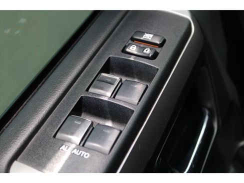 Used 2018 Toyota 4Runner SR5 AWD/4WD image 14