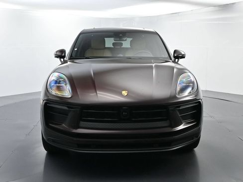 Certified 2025 Porsche Macan AWD/4WD image 18