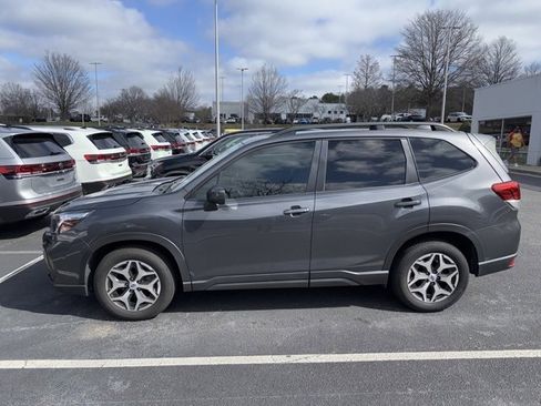 Used 2020 Subaru Forester Premium image 6