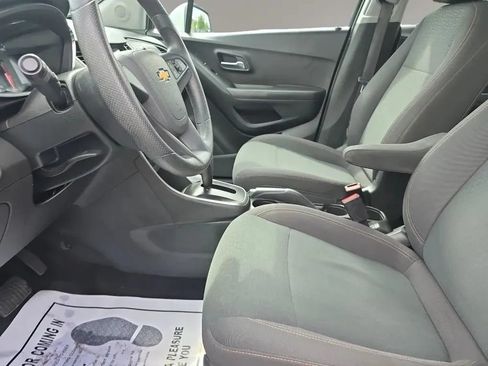 Used 2017 Chevrolet Trax LS AWD/4WD image 9