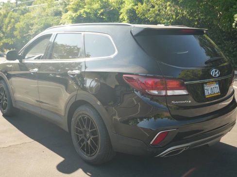 Used 2017 Hyundai Santa Fe Limited image 5