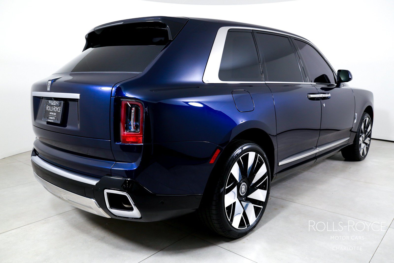 Certified 2025 Rolls-Royce Cullinan AWD/4WD image 2