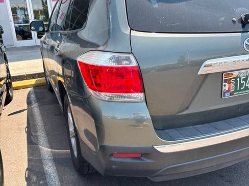Used 2013 Toyota Highlander Plus AWD/4WD image 8