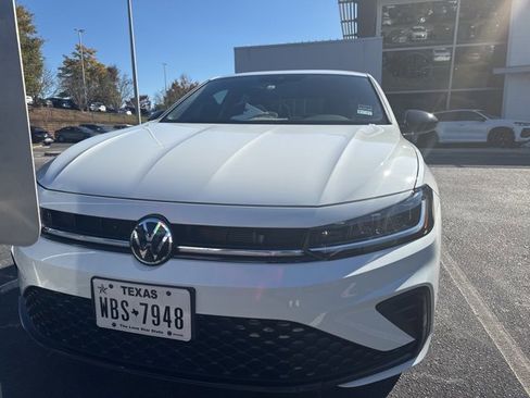 Used 2025 Volkswagen Jetta Sport image 7