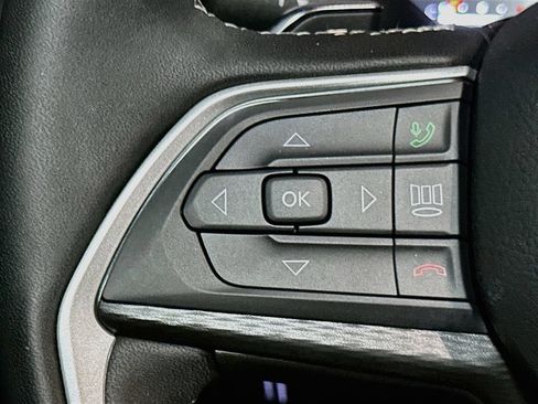 Used 2025 Jeep Grand Cherokee L Altitude AWD/4WD image 29