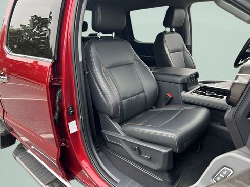 Used 2025 Ford F250 Lariat w/ Chrome Package image 30