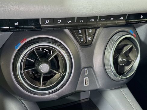 Certified 2020 Chevrolet Blazer LT FWD image 13