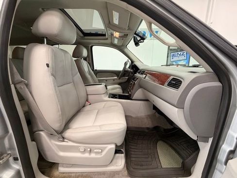 Used 2012 Chevrolet Tahoe LT w/ Luxury Package AWD/4WD image 16