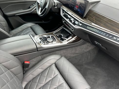 Used 2024 BMW X7 xDrive40i w/ Premium Package AWD/4WD image 16