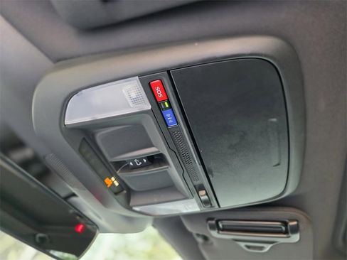 Used 2025 Subaru Forester Limited image 31