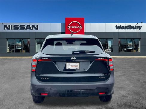 Used 2025 Nissan Kicks SV w/ Illumination Package image 7