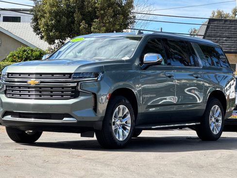 Used 2023 Chevrolet Suburban Premier image 8