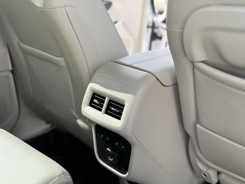 Used 2022 GMC Terrain Denali w/ Denali Premium Package AWD/4WD image 9