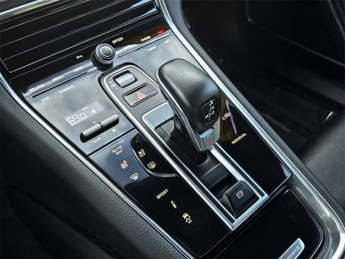 Used 2023 Porsche Panamera Platinum Edition image 27