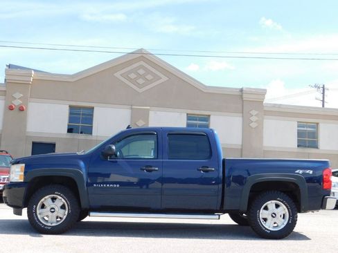 Used 2010 Chevrolet Silverado 1500 LT AWD/4WD image 7