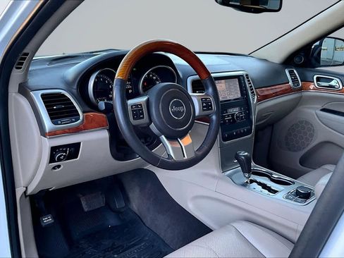 Used 2013 Jeep Grand Cherokee Overland w/ Advance Technology Group AWD/4WD image 2