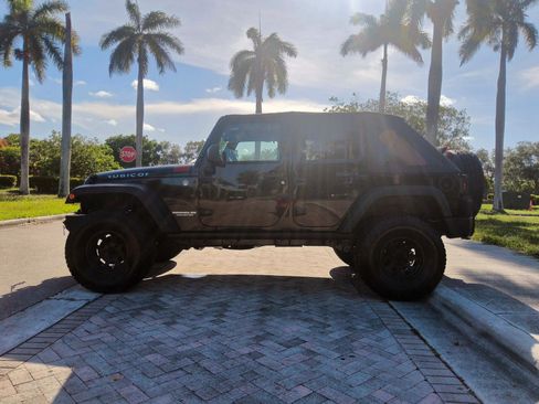 Used 2014 Jeep Wrangler Unlimited Rubicon w/ Connectivity Group AWD/4WD image 14