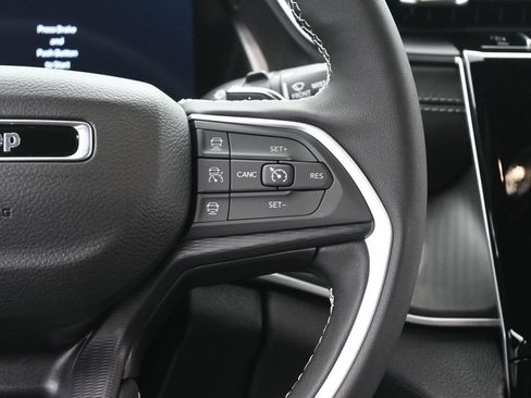 New 2025 Jeep Grand Cherokee Altitude image 29