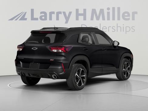 Used 2023 Chevrolet TrailBlazer RS w/ Sun and Liftgate Package AWD/4WD image 2