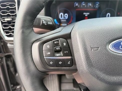 Used 2025 Ford Ranger Lariat w/ Black Appearance Package RWD image 18