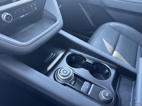 Certified 2025 Ford Explorer Active w/ Active Comfort Package image 32