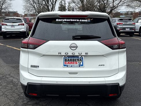 Used 2024 Nissan Rogue S image 5