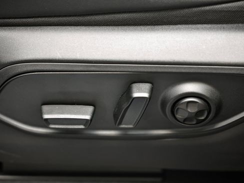 Used 2025 Jeep Grand Cherokee Limited w/ Luxury Tech Group II image 22