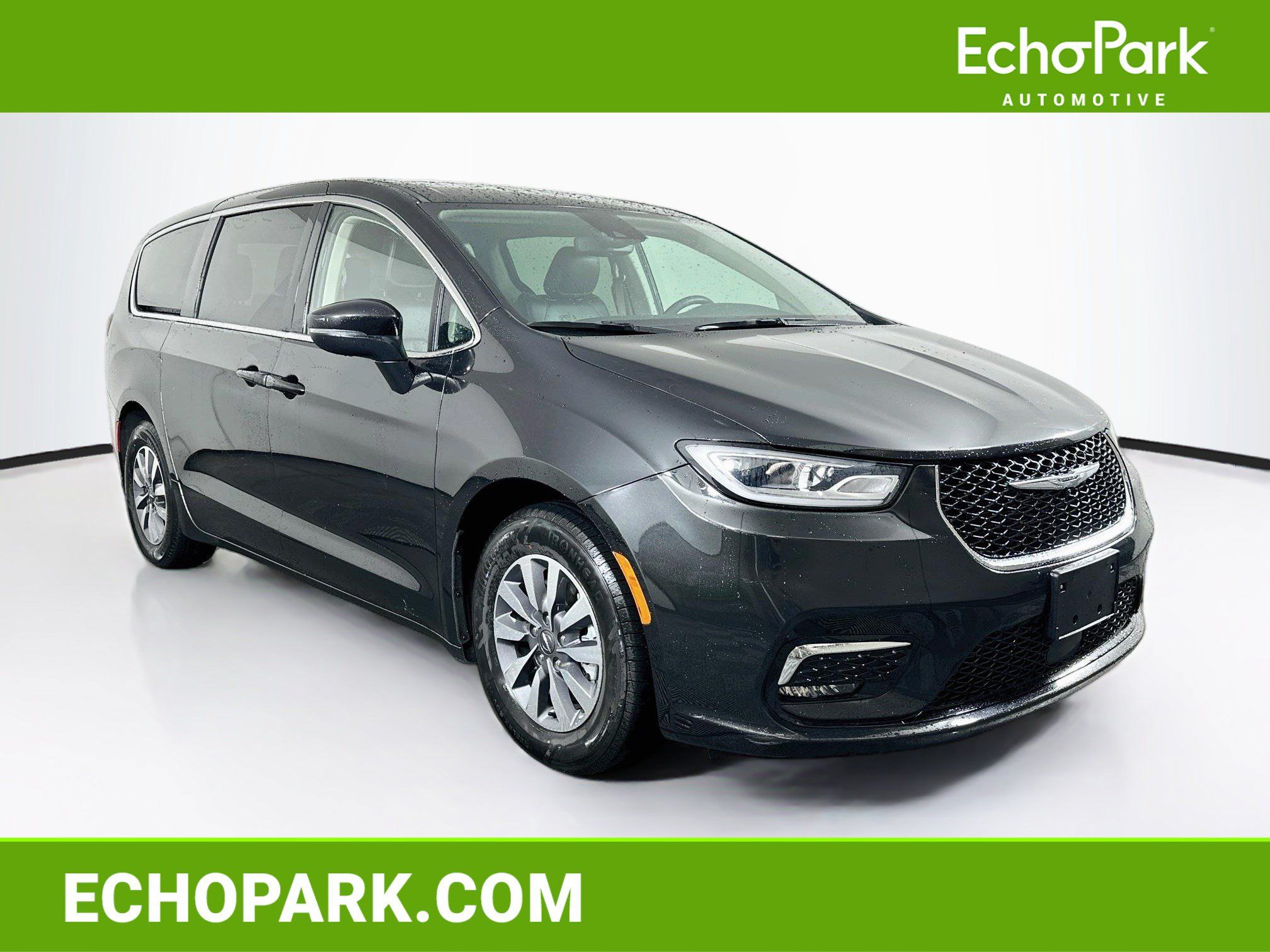 Used 2023 Chrysler Pacifica Touring-L FWD image 1