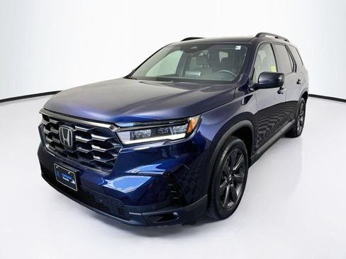 Used 2025 Honda Pilot Sport image 3