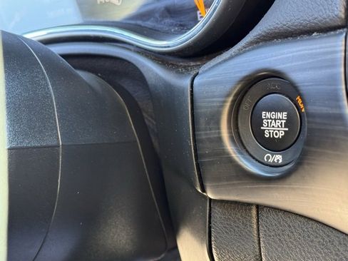 Used 2022 Jeep Grand Cherokee Laredo X image 16