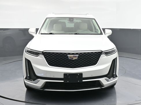 Used 2023 Cadillac XT6 Premium Luxury image 2