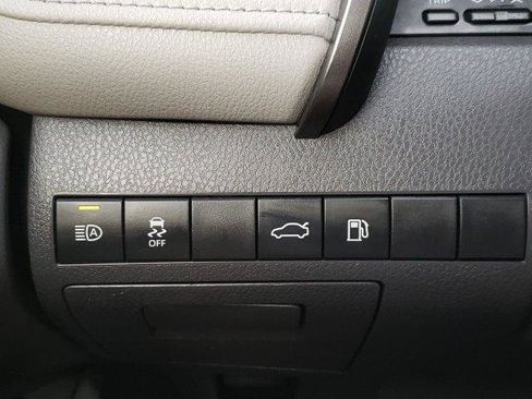 Certified 2018 Toyota Camry XSE FWD image 32