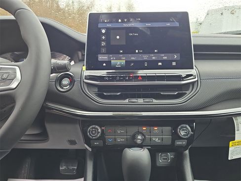 New 2026 Jeep Compass Latitude image 19