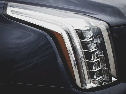 Used 2018 Cadillac Escalade Luxury AWD/4WD image 32