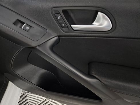 Used 2017 Volkswagen Tiguan Wolfsburg Edition FWD image 30