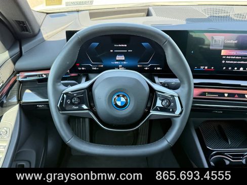 Used 2025 BMW i5 xDrive40 w/ Executive Package image 21
