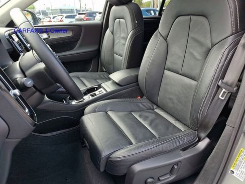 Certified 2023 Volvo XC40 B5 Plus w/ Protection Package Premier AWD/4WD image 17