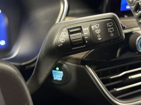 Used 2020 Ford Escape Titanium image 23