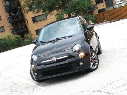 Used 2017 FIAT 500 Pop w/ Sport Appearance Package FWD image 7