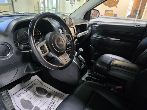 Used 2017 Jeep Compass Latitude image 16