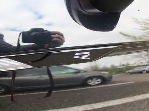 Used 2022 Volkswagen Tiguan SE R-Line image 31